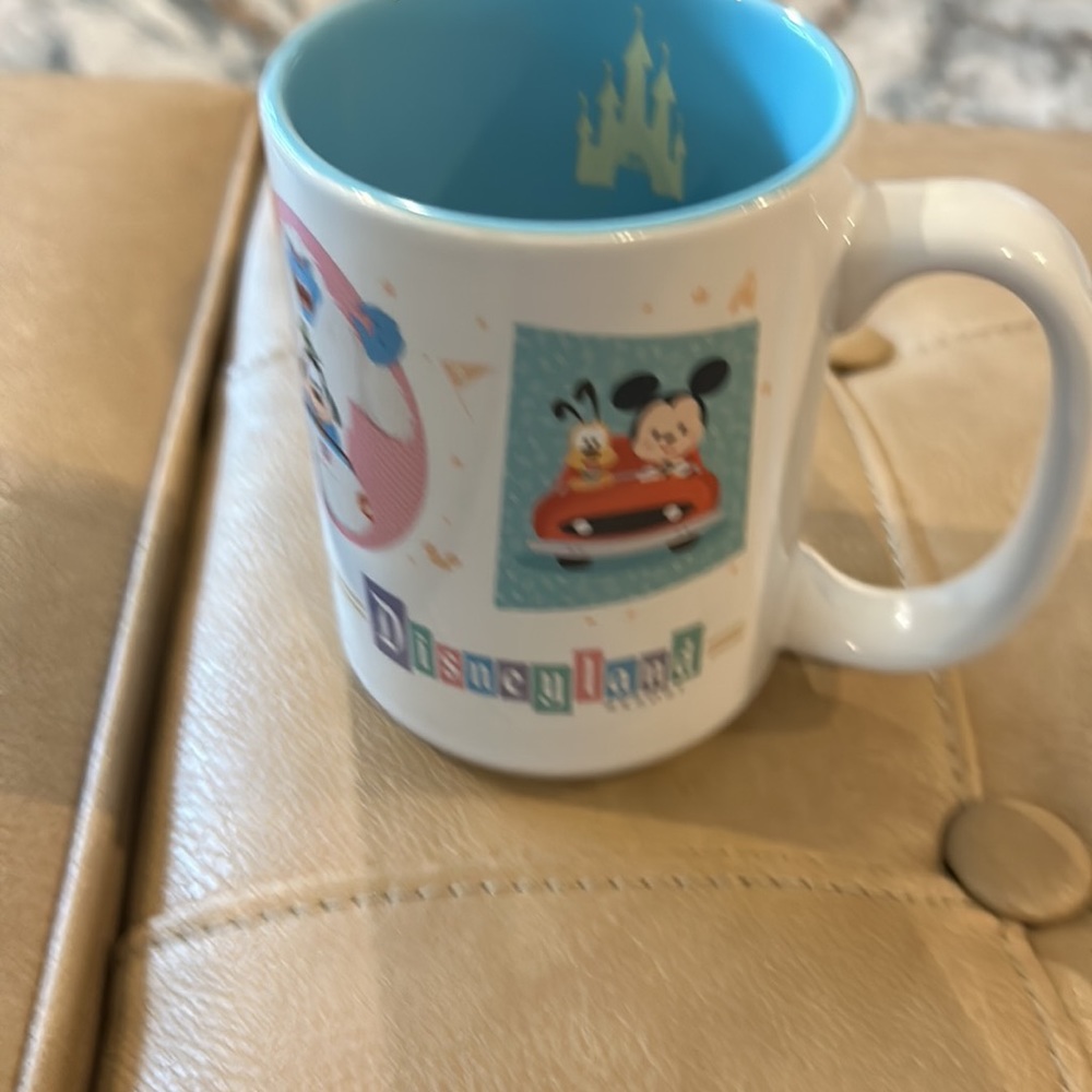 Disneyland’s modern Mickey Mouse mug with friends - Picture 6 of 9